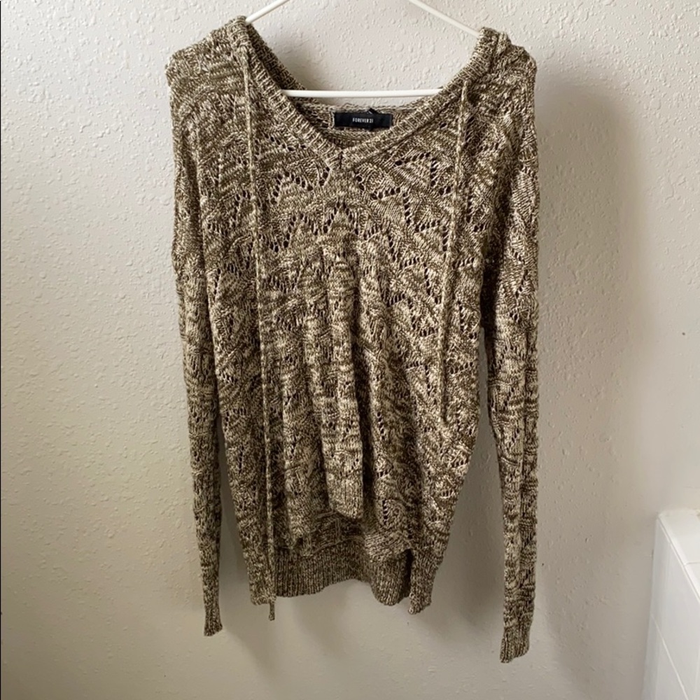 Knitted oversized hoodie.